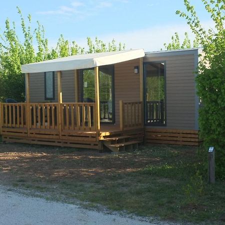 מלון Saint-Yrieix-sur-Charente Camping Du Plan D'Eau **** מראה חיצוני תמונה