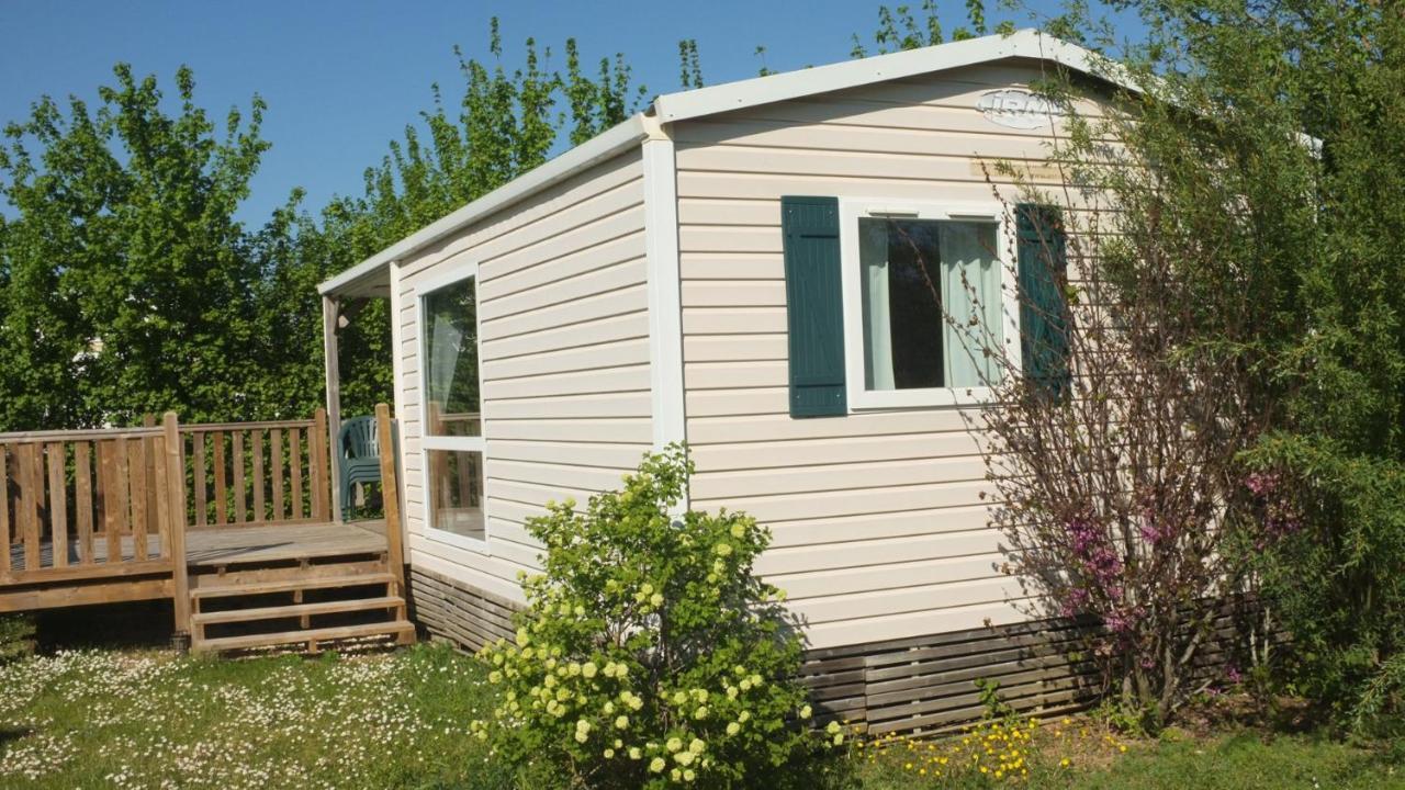 מלון Saint-Yrieix-sur-Charente Camping Du Plan D'Eau **** מראה חיצוני תמונה